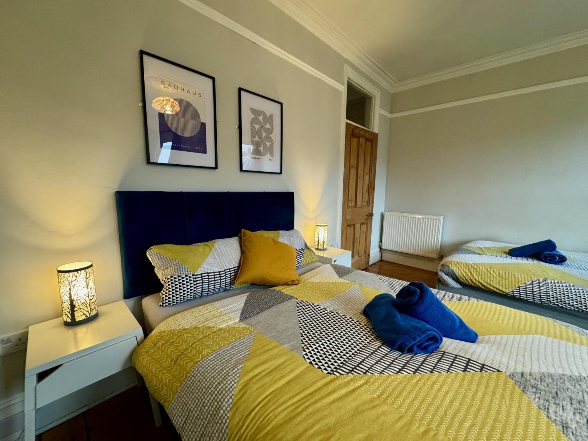 Large Citycentre Townhouse & Hot Tub, Pool Table And Offroad Parking Cardiff Zewnętrze zdjęcie