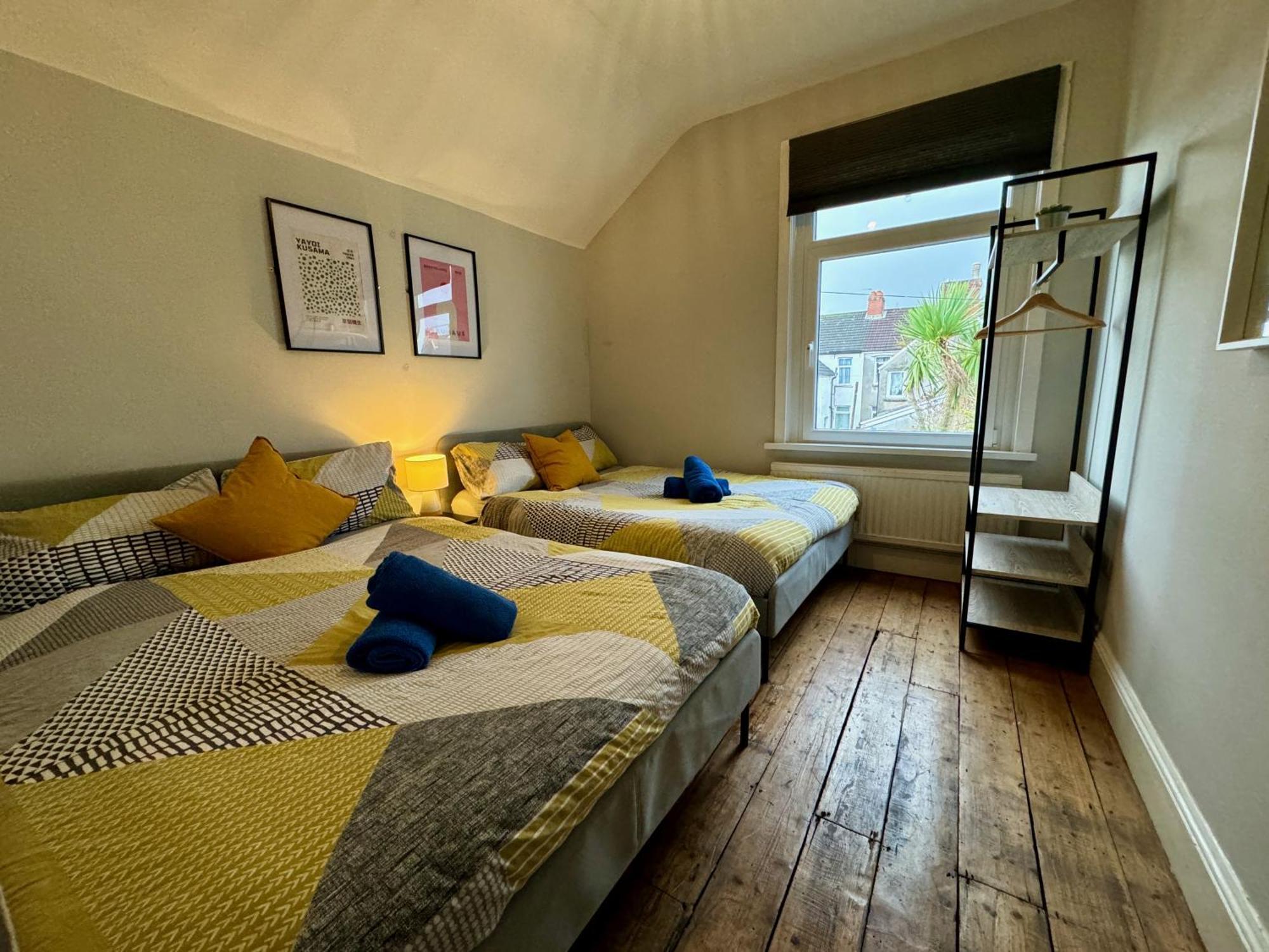 Large Citycentre Townhouse & Hot Tub, Pool Table And Offroad Parking Cardiff Zewnętrze zdjęcie