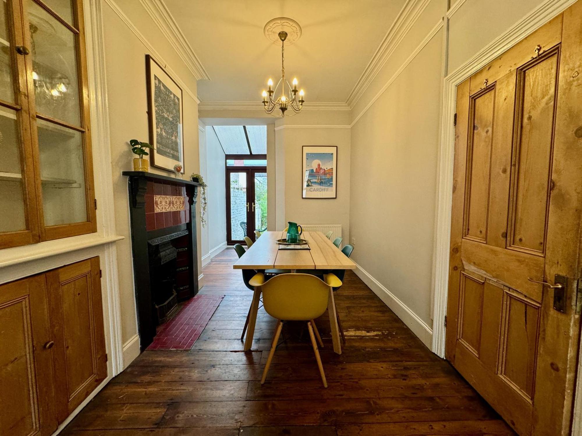Large Citycentre Townhouse & Hot Tub, Pool Table And Offroad Parking Cardiff Zewnętrze zdjęcie