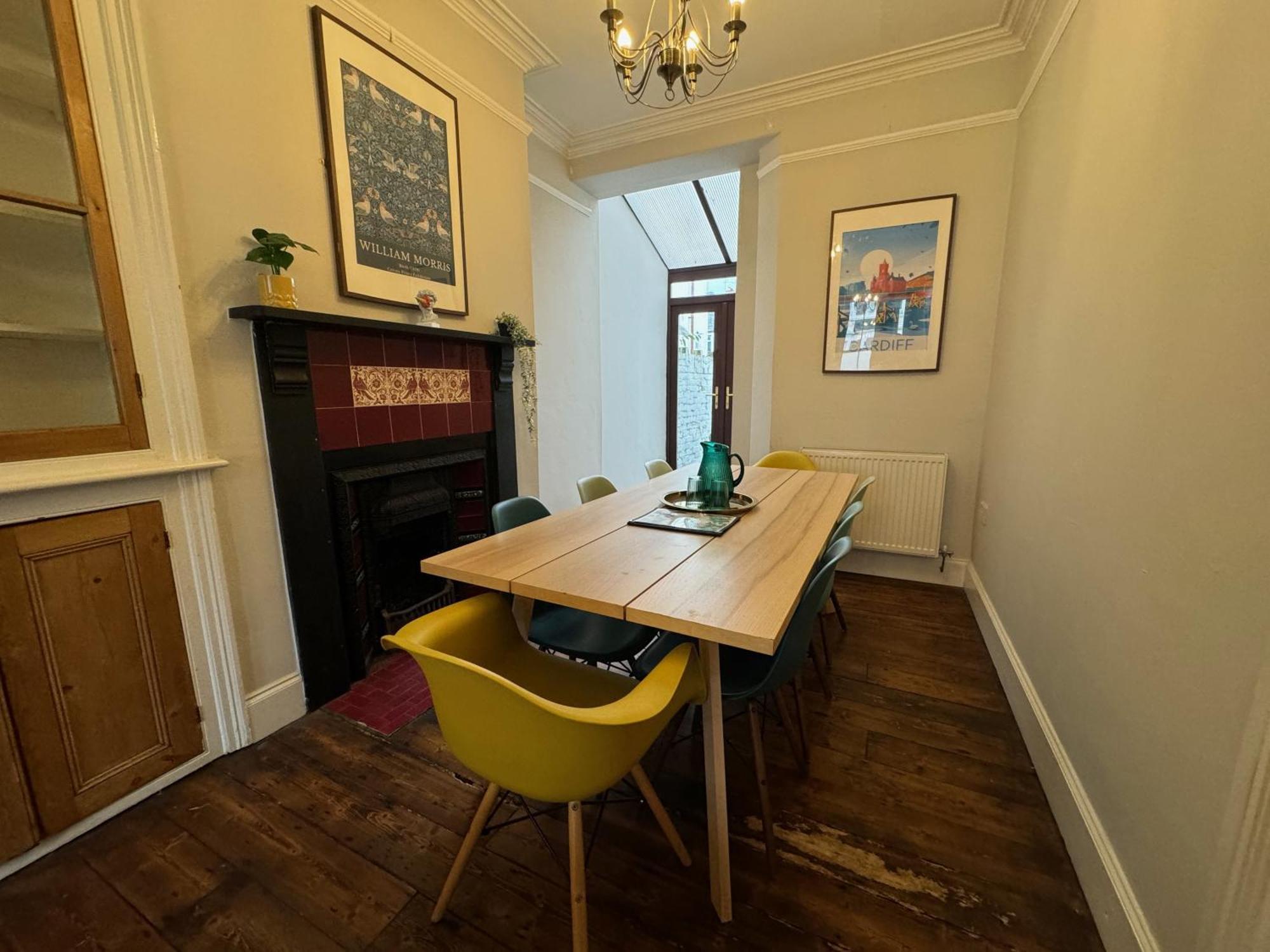 Large Citycentre Townhouse & Hot Tub, Pool Table And Offroad Parking Cardiff Zewnętrze zdjęcie