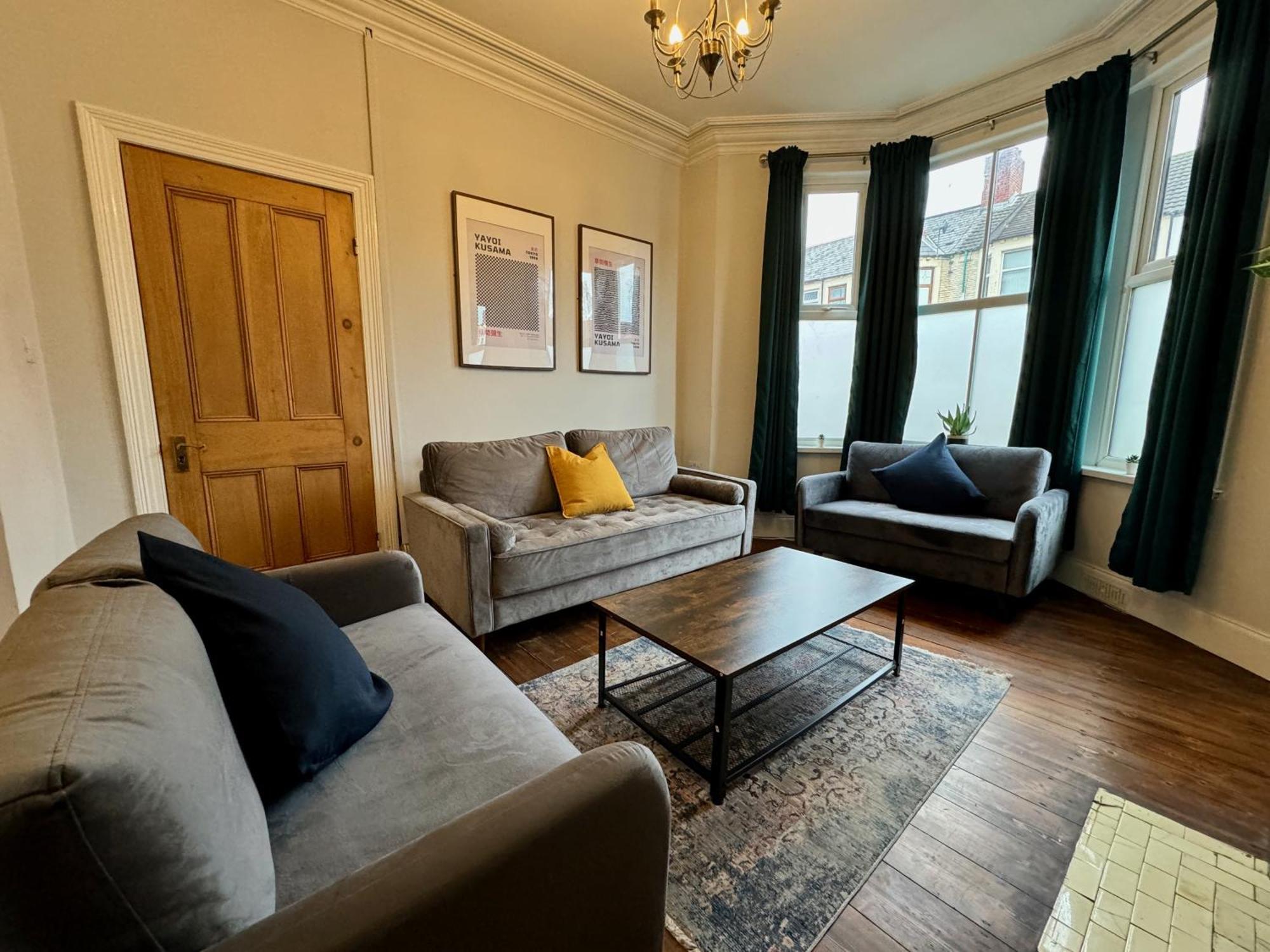 Large Citycentre Townhouse & Hot Tub, Pool Table And Offroad Parking Cardiff Zewnętrze zdjęcie
