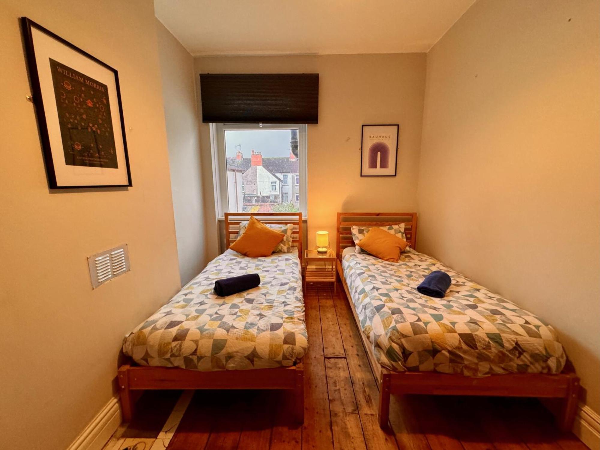 Large Citycentre Townhouse & Hot Tub, Pool Table And Offroad Parking Cardiff Zewnętrze zdjęcie