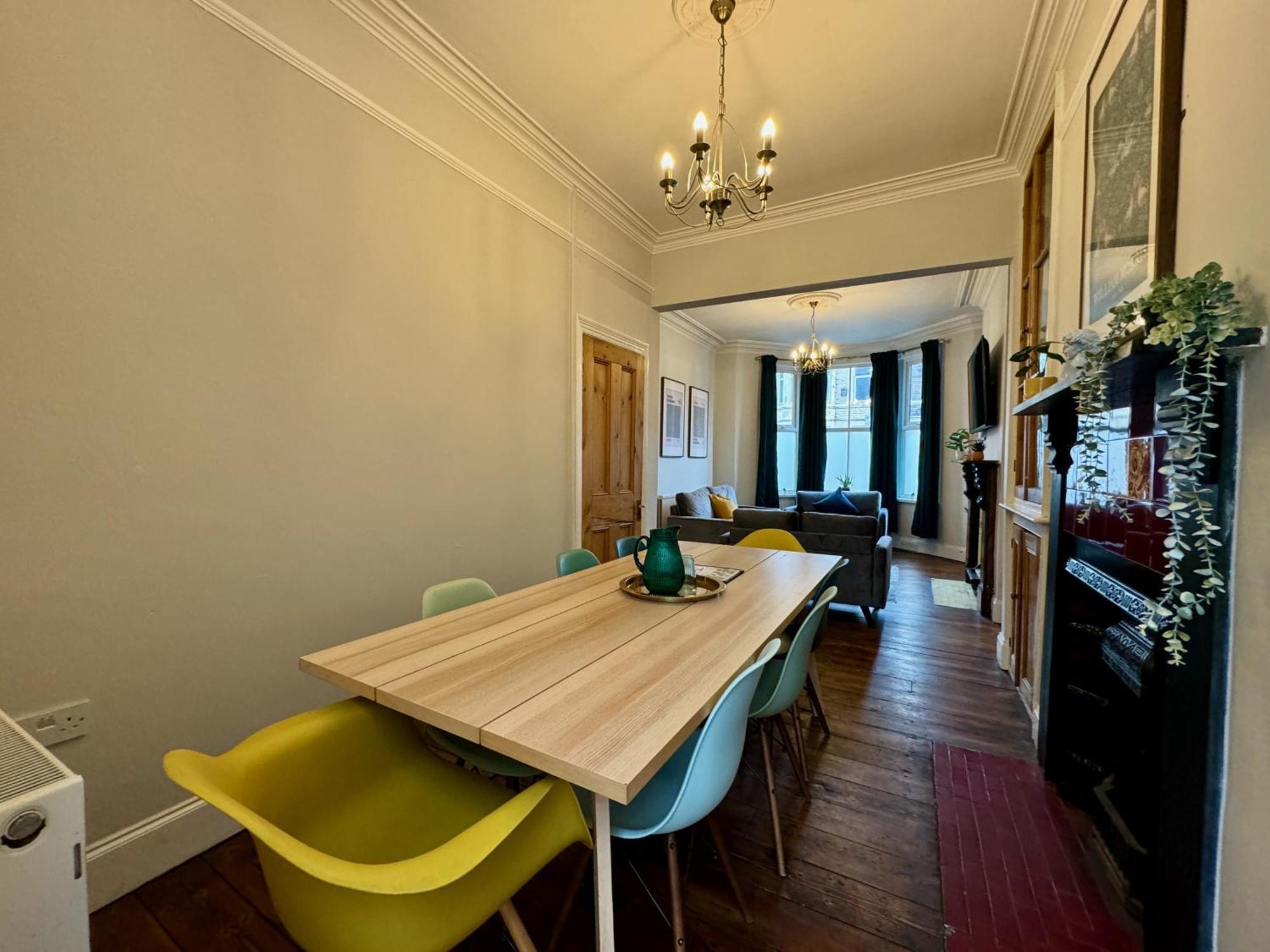 Large Citycentre Townhouse & Hot Tub, Pool Table And Offroad Parking Cardiff Zewnętrze zdjęcie