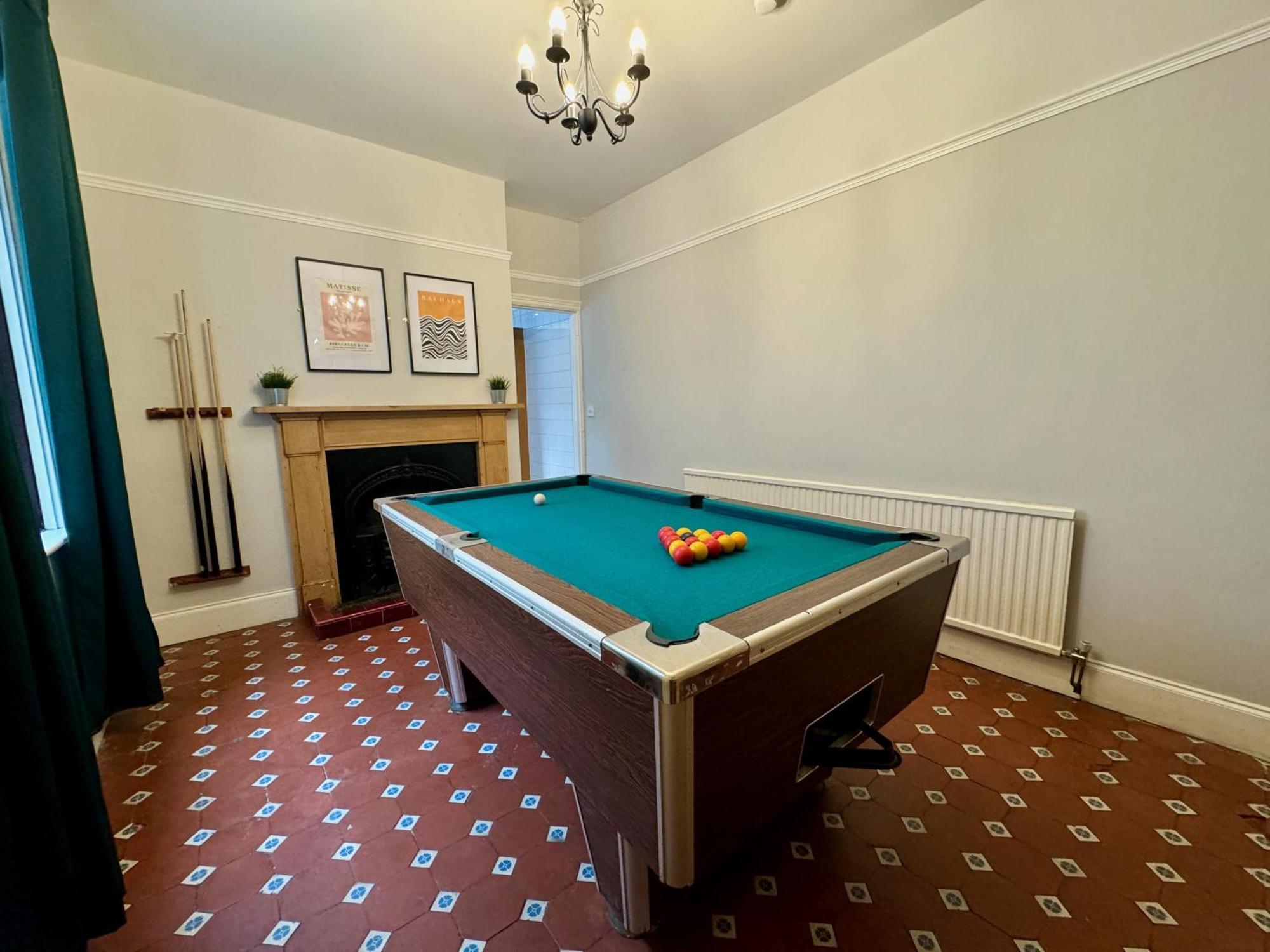 Large Citycentre Townhouse & Hot Tub, Pool Table And Offroad Parking Cardiff Zewnętrze zdjęcie