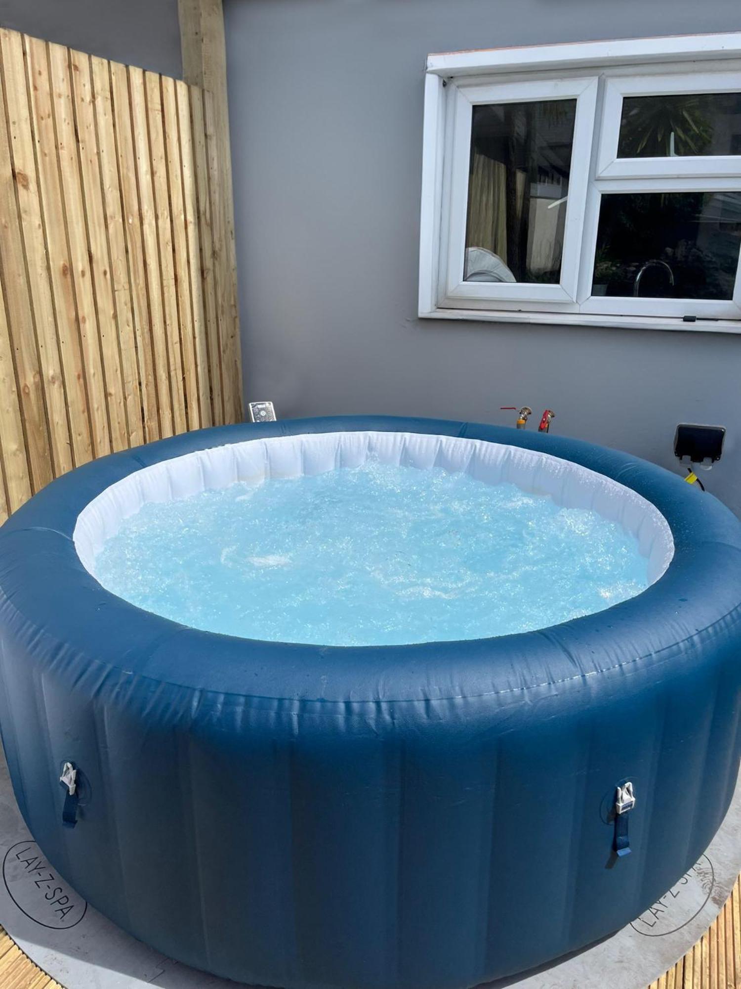 Large Citycentre Townhouse & Hot Tub, Pool Table And Offroad Parking Cardiff Zewnętrze zdjęcie
